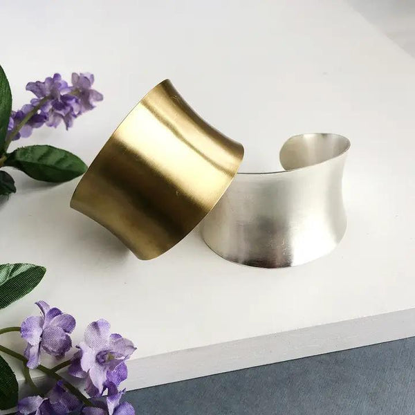 CONCAVE CUFF